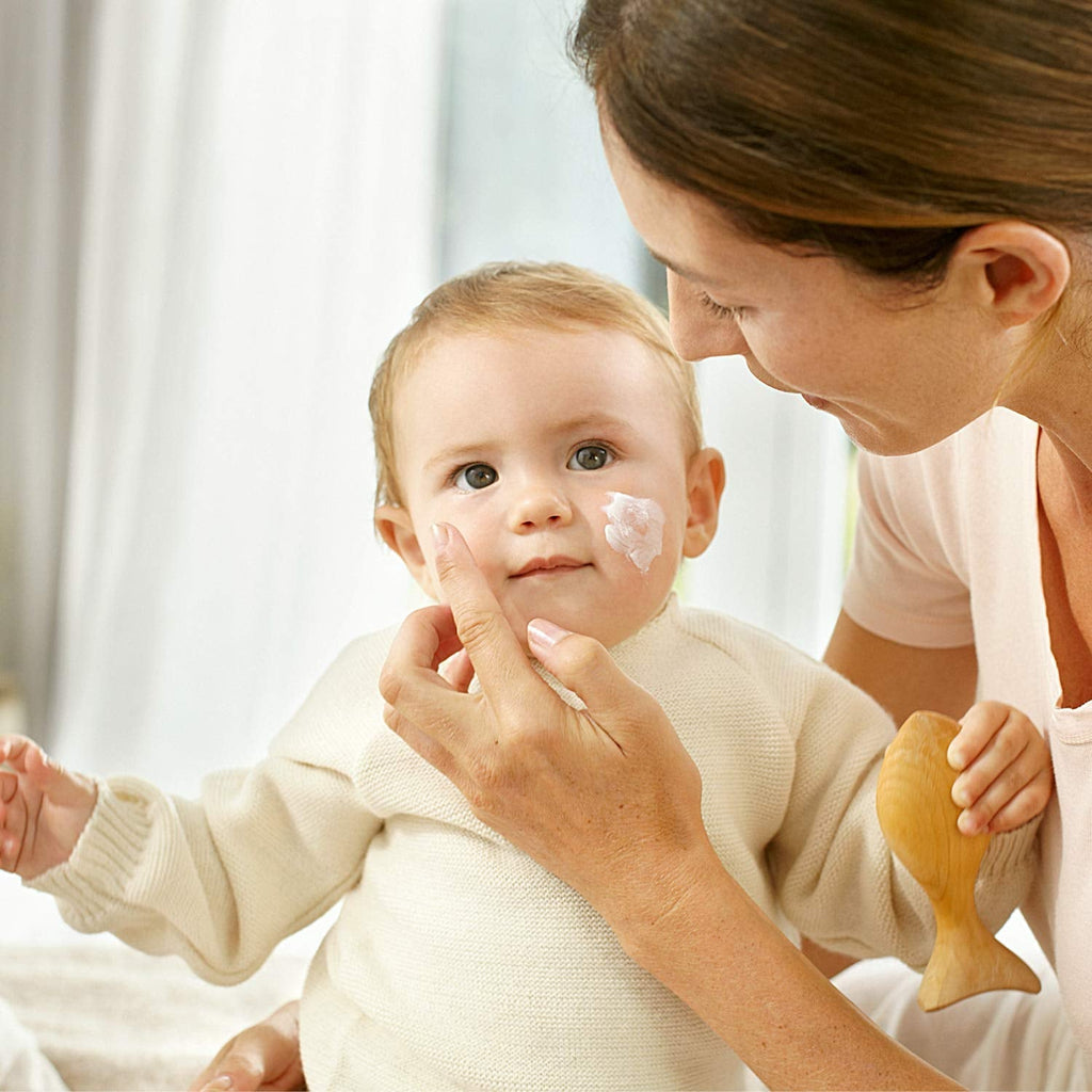 WELEDA Organic Baby Calendula Face Cream - Cremă hidratantă cosmetică naturală cu ulei de migdale și ceară de albine pentru îngrijirea pielii uscate. Cremă naturală de îngrijire facială pentru bebeluși și copii (1x 50ml) Copii - Baie si Skincare Naty Shop